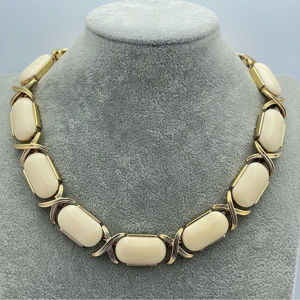 Stunning Talbots Cream Enamel & Gold Tone Chunky Statement Necklace
